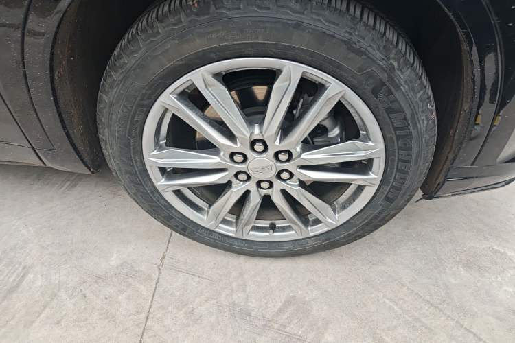 Used Cadillac XT6 2021 2.0T 7-Seater Four-Wheel Drive Luxury Version Right Front Wheel Hub