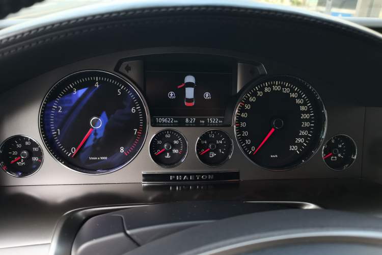 Used Volkswagen Phaeton 2009 4.2L V8 4-Seater Extended Executive Edition Instrument Cluster