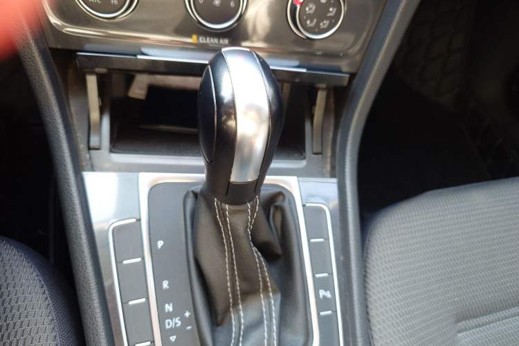 Used Volkswagen Golf 2017 1.6L Automatic Comfort Million-Vehicle Anniversary Edition