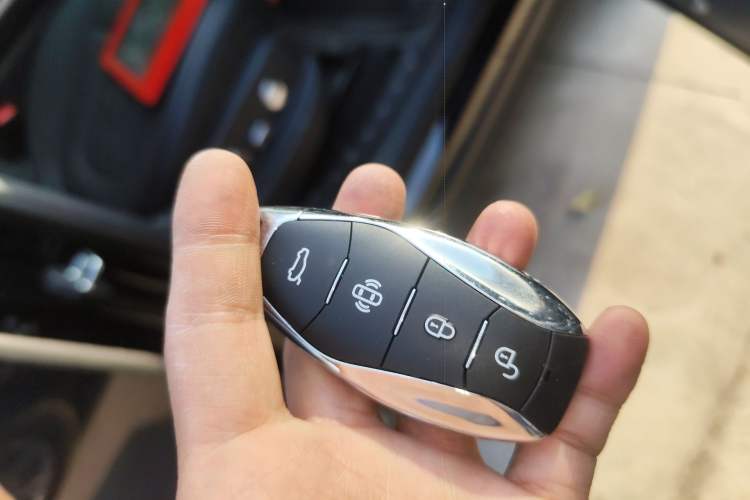 Used Hongqi HS7 PHEV 2024 2.0T PHEV Four-Wheel Drive Flagship Edition 6 Seats Vehicle Key