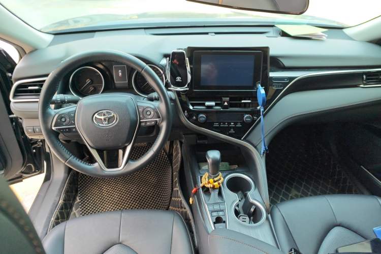 Used Toyota Camry 2023 Dual-Motor 2.5 HGVP Leading Edition Center Console