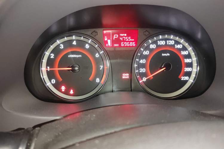Used Hyundai Verna (older generation) 2014 1.4L Automatic Leading-Edge GLX Instrument Cluster
