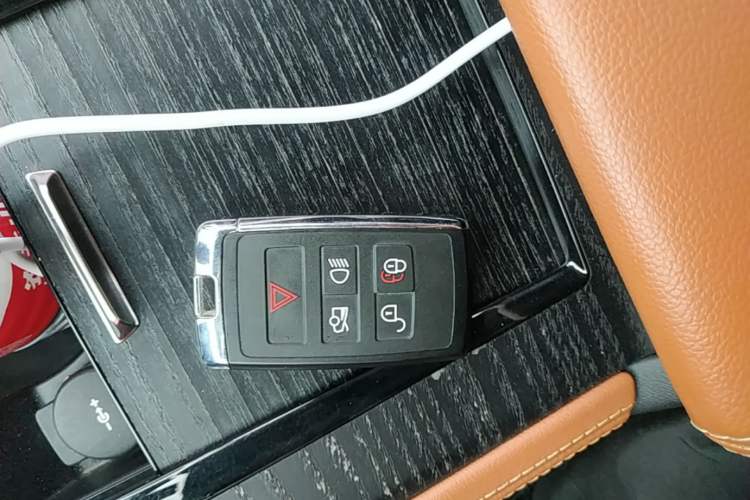 Used Jaguar XFL 2021 XFL 2.0T P250 All-Wheel-Drive Shimmering Black Sport Edition Interior 1