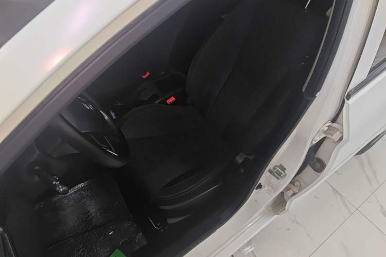 Used Baojun 310 2016 1.2L manual Comfort trim level