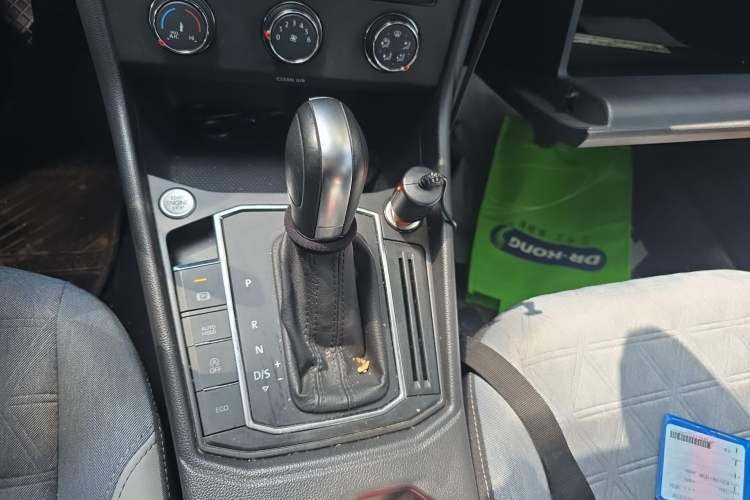 Used Volkswagen Lavida 2023 300TSI DSG Full-Comfort Edition Gear Lever