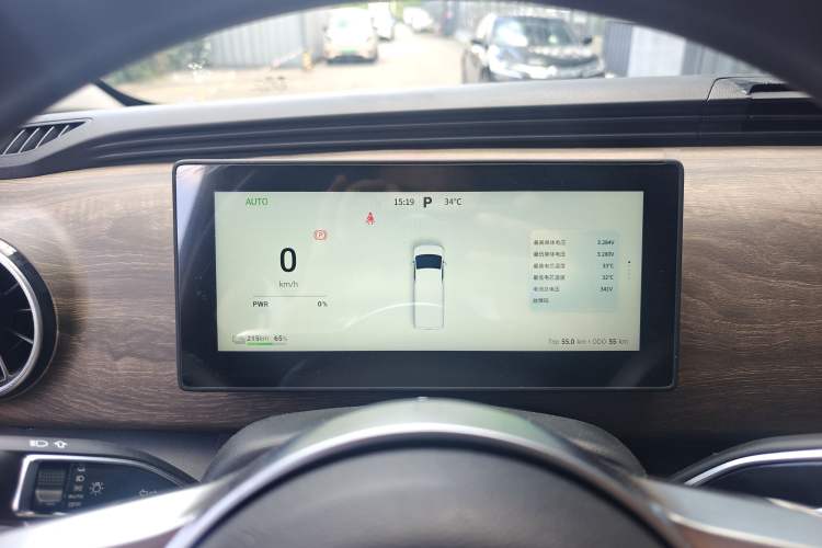 Used Ruichi EC75 2025 Model Passenger Vehicle Smart Driving Ultra-Charging Edition, Pioneer Type I, 52.16 kWh