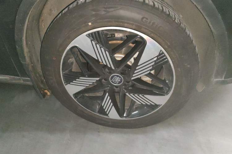 Used BYD Tang New Energy 2023 DM-i Champion Edition 112KM Prestige Model Right Front Wheel Hub