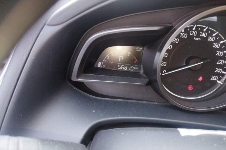 Used Mazda CX-4 2018 2.0L Automatic Two-Wheel Drive Blue Sky Dynamic Version China V Standard Odometer Close Up