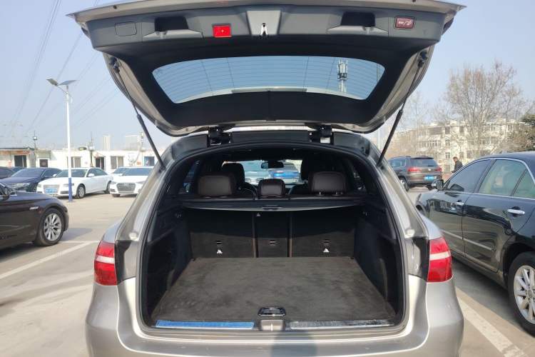 Used Mercedes-Benz GLC 2019 GLC 200 L 4MATIC Trunk