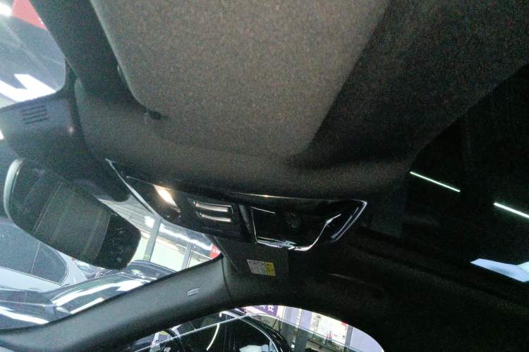 Used Land Rover Range Rover Velar 2019 250 PS R-DYNAMIC S
