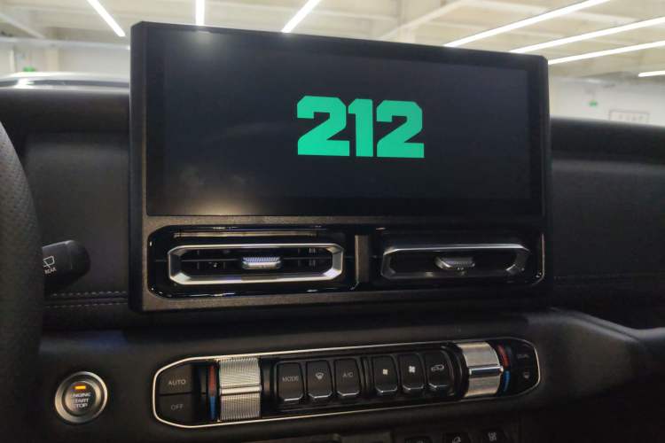 Used 212 T01 2024 2.0T Explorer
