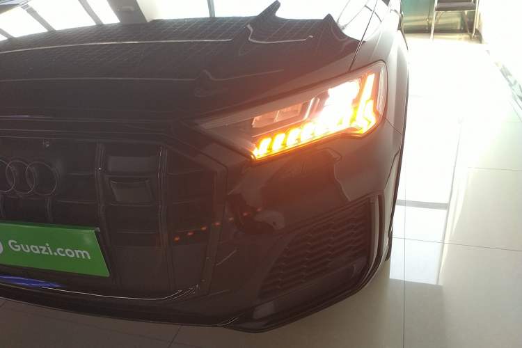 Used Audi Q7 2021 55 TFSI quattro S line Sport model