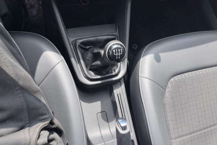 Used Volkswagen Santana 2016 1.6L Manual Comfort Edition Gear Lever