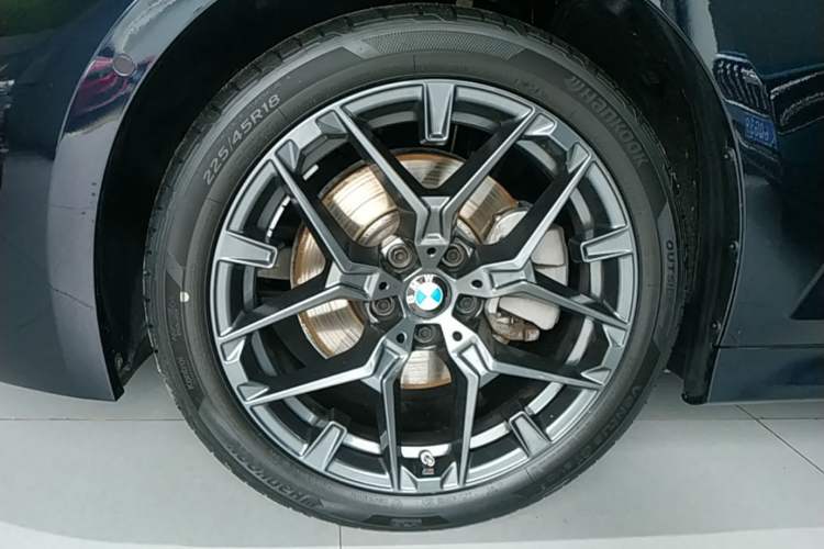 Used BMW 3 Series 2025 330Li M Sport Shadowline Package Exterior 4