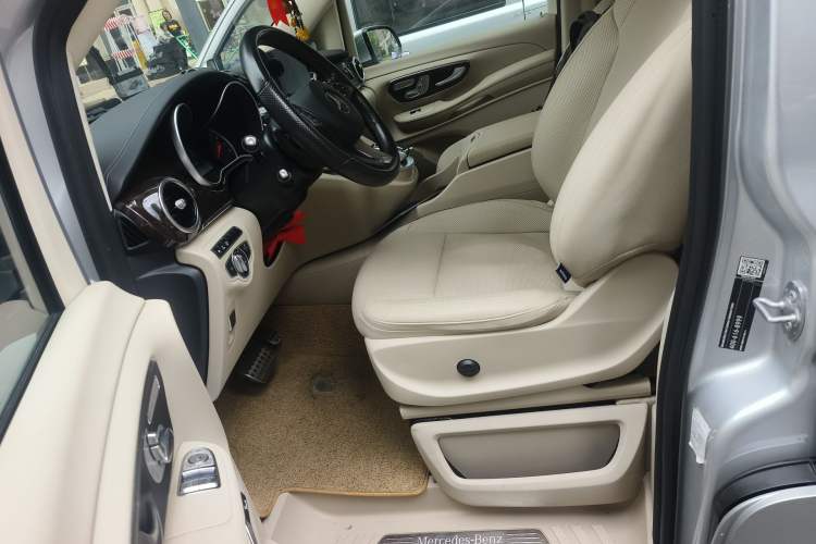 Used Mercedes-Benz V-Class 2016 V 260 L Prestige Extended Edition Left Front Seat