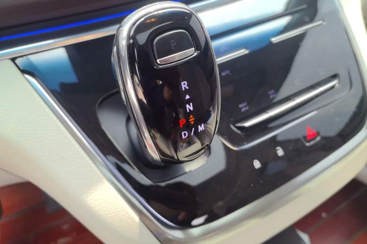 Used Buick GL8 2021 Land Cruiser Executive Class 652T Smart Luxury Model Gear Lever