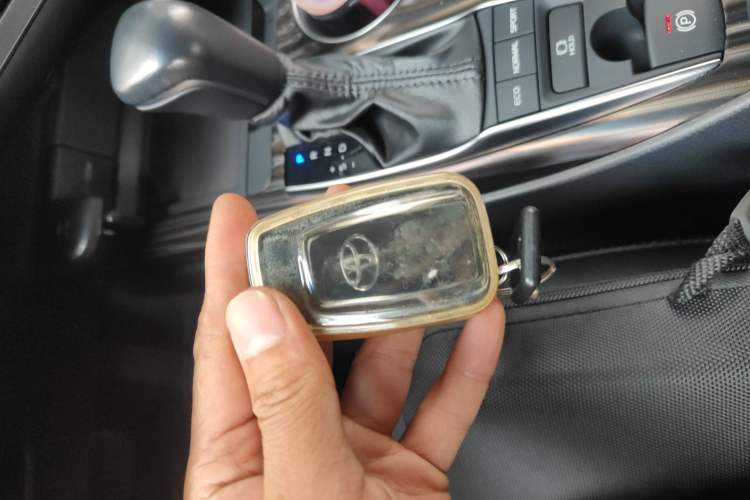 Used Toyota Camry 2019 2.5G Luxury Edition China VI Standard Vehicle Key