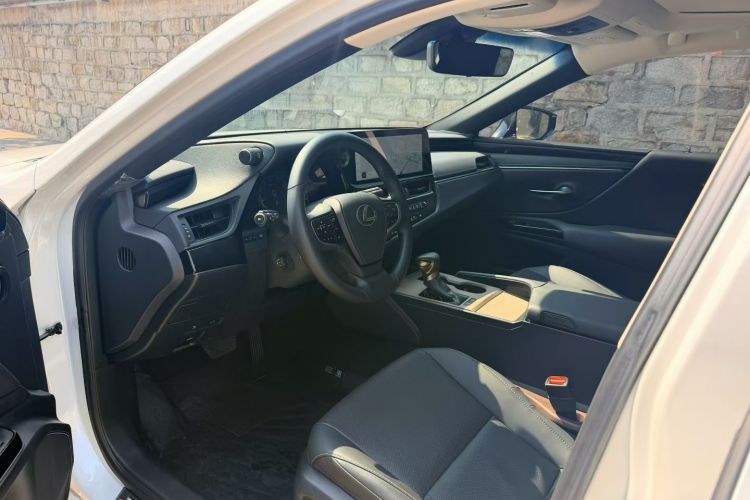 Used Lexus ES 2023 200 Excellence Edition
