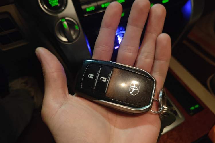 Used Toyota Land Cruiser 2012 4.0L Automatic VX
