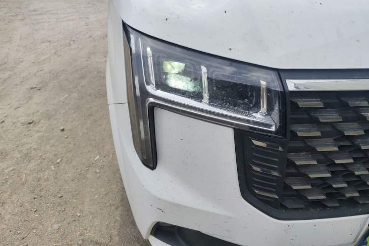 Used SAIC MAXUS Xintu V80 2024 Aotuntong 6MT Short-Wheelbase Mid-Roof Model with 127 Ps 5/6 Seats