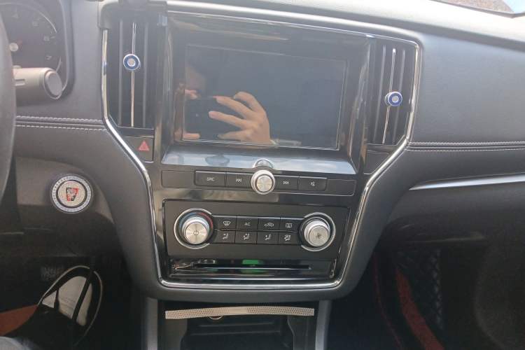 Used Roewe i6 2018 20T Manual Luxury Edition
