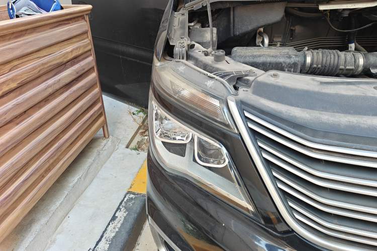 Used FORTHING Lingzhi 2019 M5L 1.6L 7-Seater Base Model China VI Standard Right Front Headlight