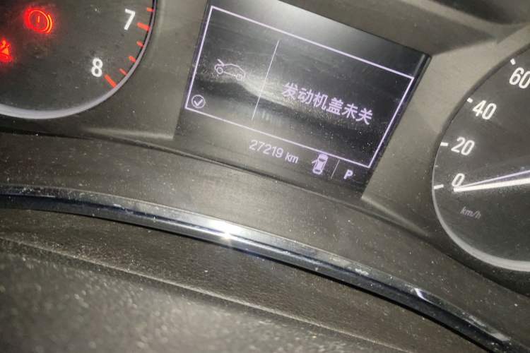 Used Buick Encore 2016 18T Automatic Two-Wheel Drive Urban Elite Model Odometer Close Up