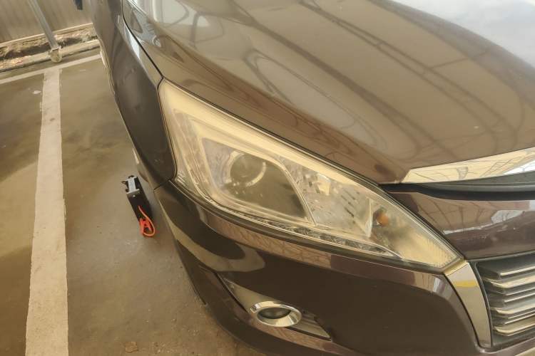 Used Luxgen U6 SUV 2015 1.8T ZhiZun Model Right Front Headlight