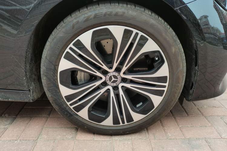 Used Mercedes-Benz E-Class New Energy 2024 E 350 e L Plug-in Hybrid Sedan Right Front Wheel Hub