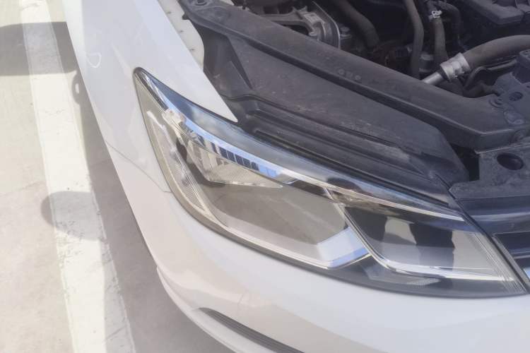 Used Volkswagen Lamando 2018 280TSI DSG Comfort Edition Right Front Headlight