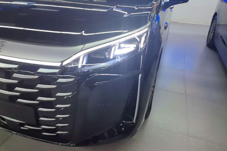 Used BYD Xia 2025 DM-i 1.5T 180km Beyond Edition
