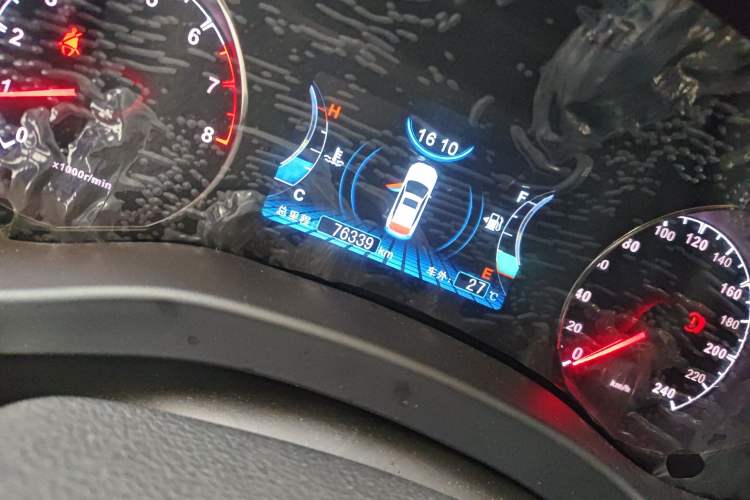 Used BYD Song 2016 GaiShi Edition 1.5TI Manual Elite Model Odometer Close Up