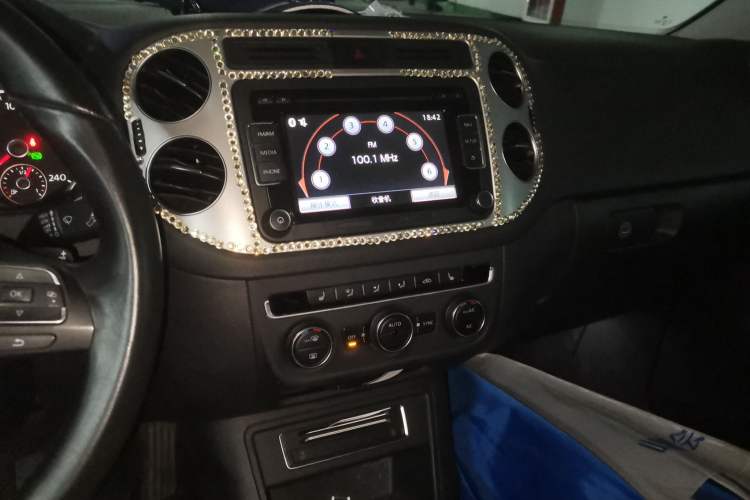 Used Volkswagen Tiguan 2015 1.8TSI Automatic Two-Wheel Drive Luxury Model Audio And AC Panel