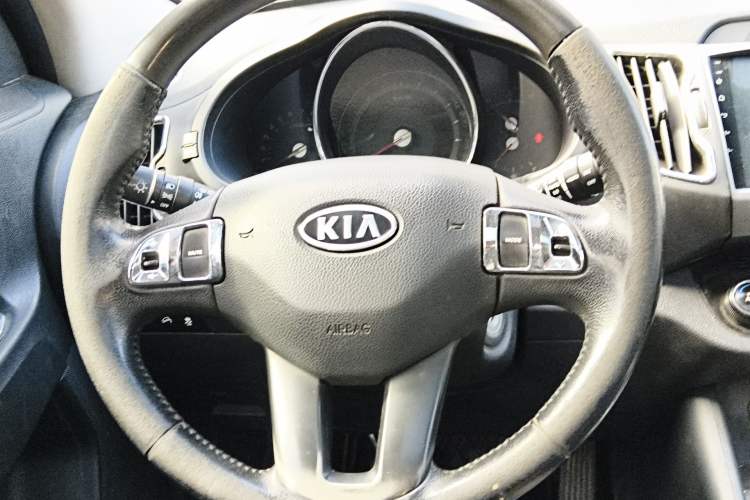 Used Kia Sportage R 2012 2.0L Manual Two-Wheel Drive GLS Steering Wheel
