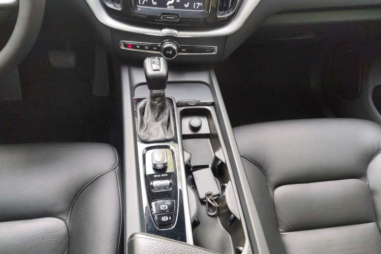 Used Volvo XC60 2019 T5 4x4 Zhiyuan Edition China VI Standard
