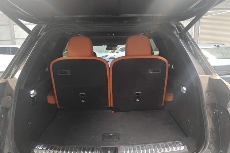 Used Li Auto L8 2023 Pro Model
