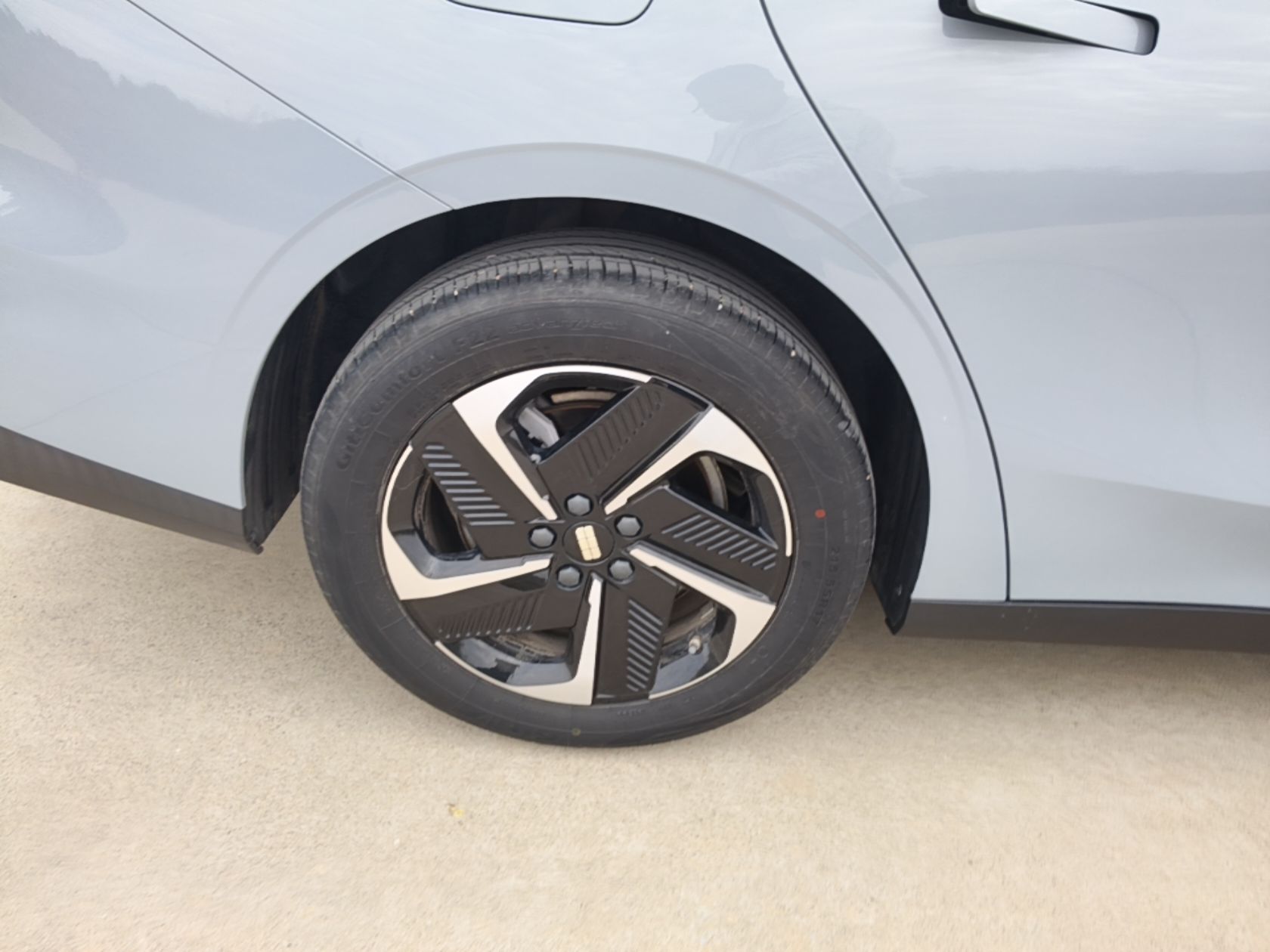 Geely Galaxy L6 2024 125km PLUS Dragon Edition — снимка 11