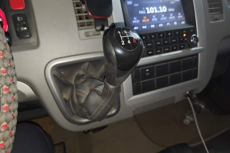 Used Foton Scenic G7 2014 2.0L Shangtong Version Short Wheelbase High Roof 486EQV4