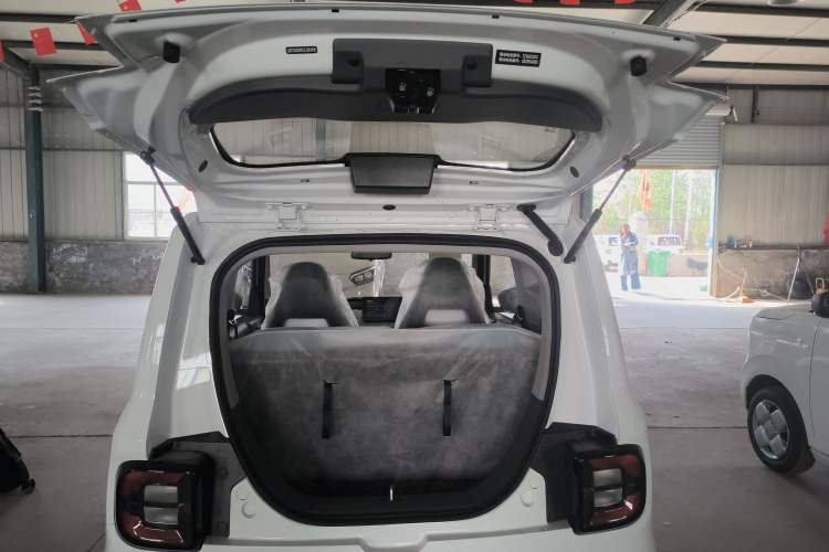 Used Geely Galaxy Panda 2024 Panda Mini 200km Endurance Bear Trunk