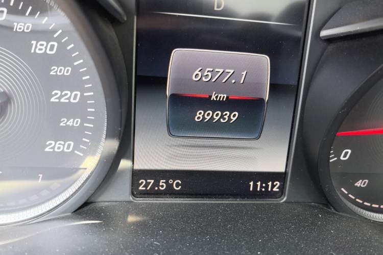 Used Mercedes-Benz C-Class 2017 Facelift C 200 L Sport Edition Odometer Close Up