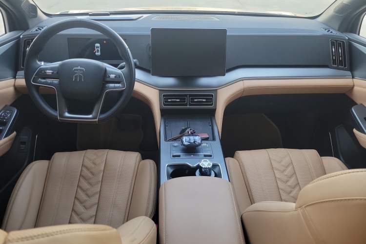 Used BYD Song L DM-i 2024 112 km Beyond Edition Center Console