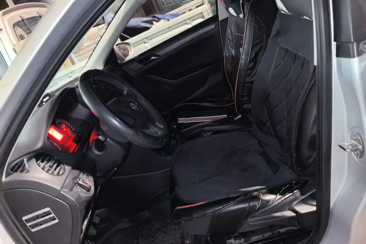 Used Volkswagen Jetta 2015 Value Edition 1.6L Manual Fashionable Style Left Front Seat