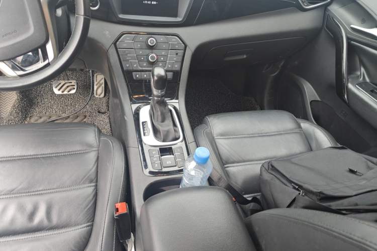 Used MG GS 2015 2.0TGI TST Four-Wheel Drive Flagship Edition Gear Lever