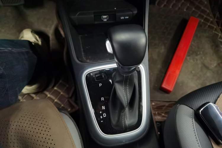 Used Kia kx1 Stonic 2021 1.4L CVT Fun Edition Gear Lever