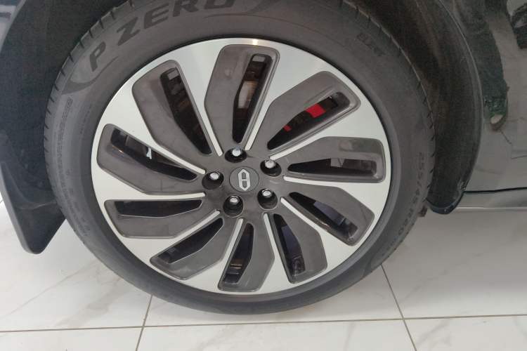 Used Hima AITO M5 2022 Range-Extended Rear-Drive Standard Version Right Rear Wheel Hub