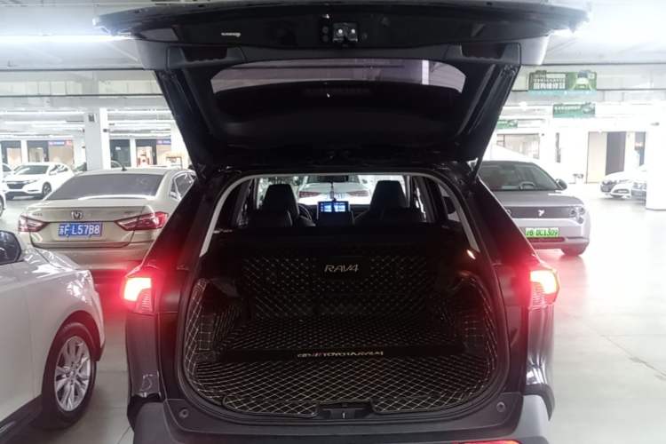 Used Toyota RAV4 2021 2.0L CVT Two-Wheel Drive Fashion PLUS Edition
