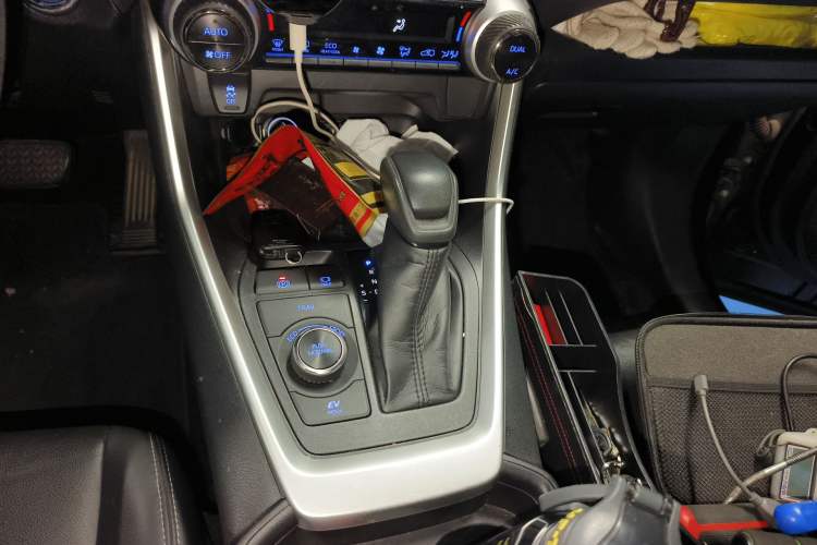 Used Toyota Wildlander 2020 Dual-Motor 2.5L E-CVT Four-Wheel Drive Luxury Edition Gear Lever