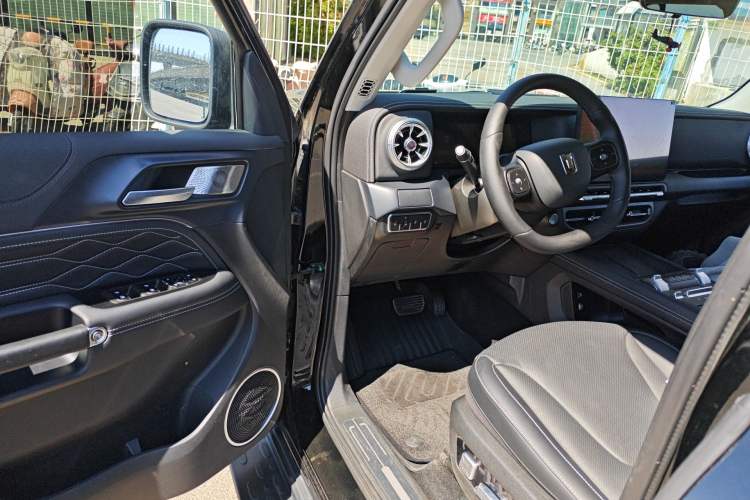 Used Tank 300 2025 2.0T Conqueror
