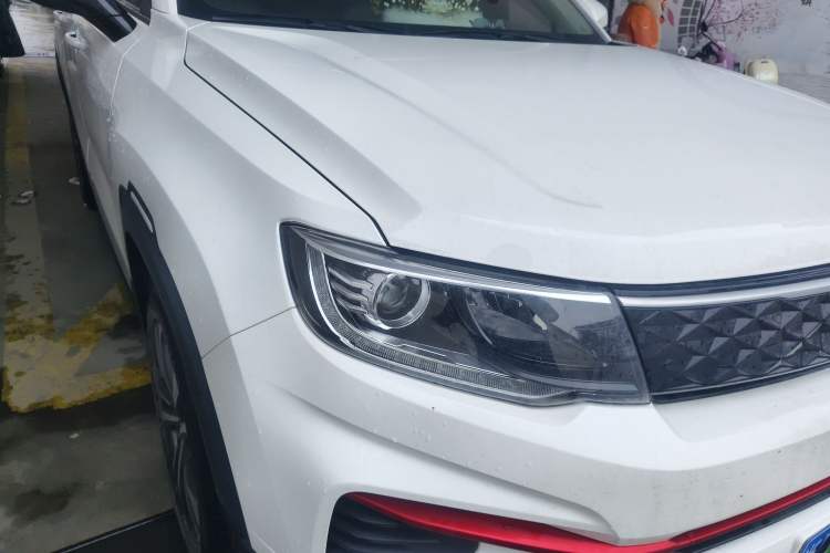 Used Changan CS35PLUS 2021 Revised Version Glory Million Edition 1.6L Manual Luxury Edition
