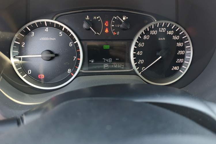 Used Nissan Sylphy 2019 1.6XV CVT Smart Connect Luxury Edition China VI Standard Odometer Close Up